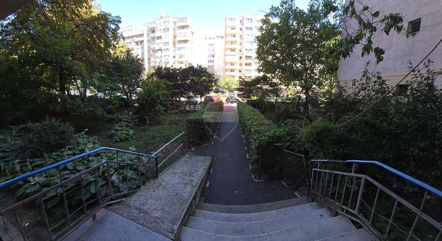 Apartament cu 3 camere decomandat, mobilat în Republicii