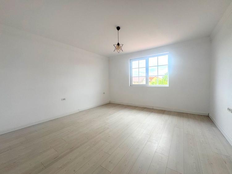 Duplex cu 4 camere cu Canalizare în Moșnița Nouă