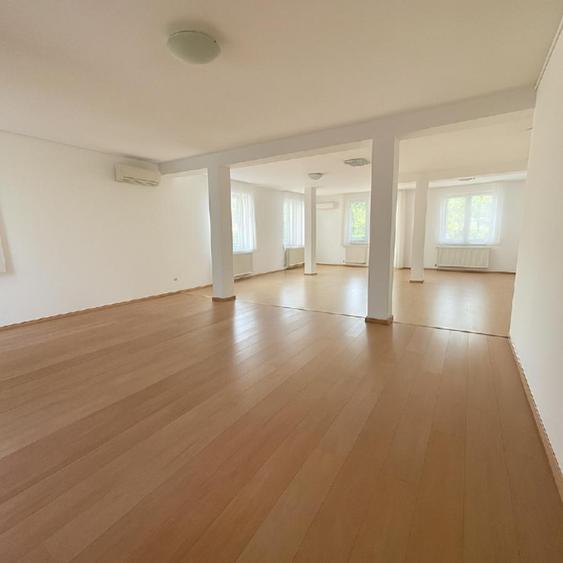 Casă individuală cu 20 camere cu Teren 1923 Mp în Prelungirea Ghencea