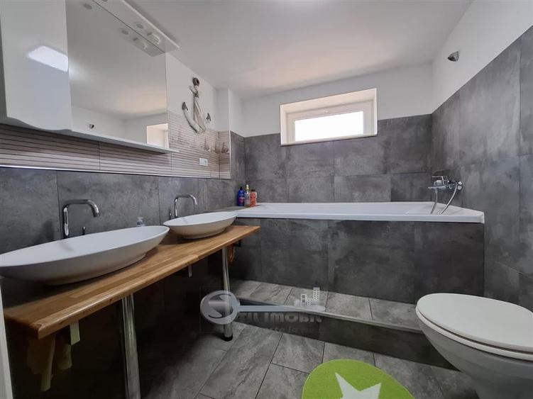 Apartament cu 4 camere decomandat, mobilat în Cug