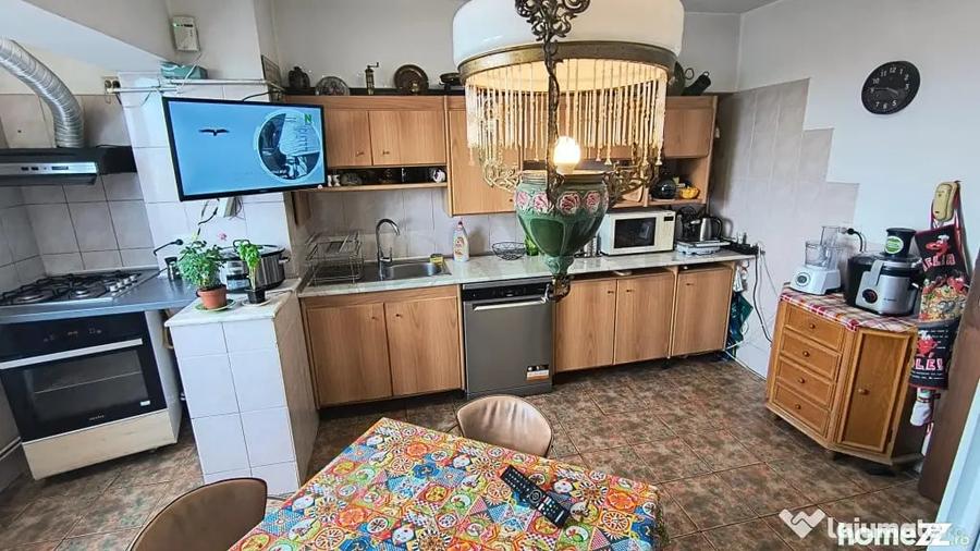 Apartament cu 4 camere decomandat în Ștefan cel Mare