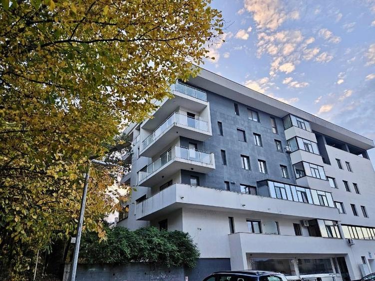 Apartament cu 3 camere decomandat, mobilat în Găvana Platou
