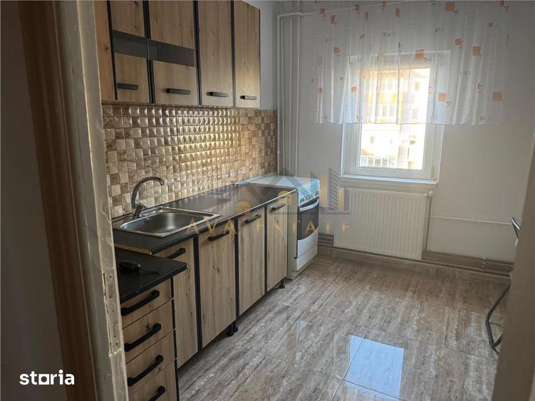 Apartament cu 2 camere semidecomandat, mobilat în Dâmbovița