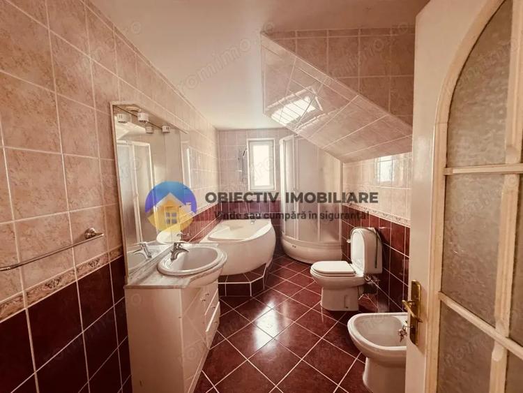 Casă cu 6 camere cu Teren 3683 Mp în Agapia