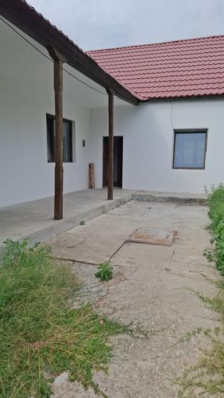 Casă individuală cu 3 camere cu Canalizare în Sânandrei