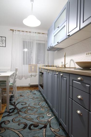 Apartament cu 3 camere decomandat în Soarelui