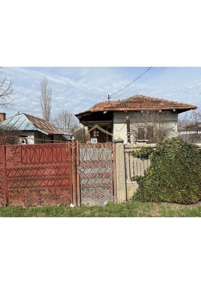 Casă individuală cu 3 camere cu Canalizare în Central