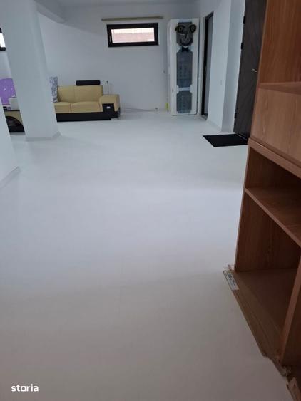 Apartament cu 4 camere decomandat în Mangalia