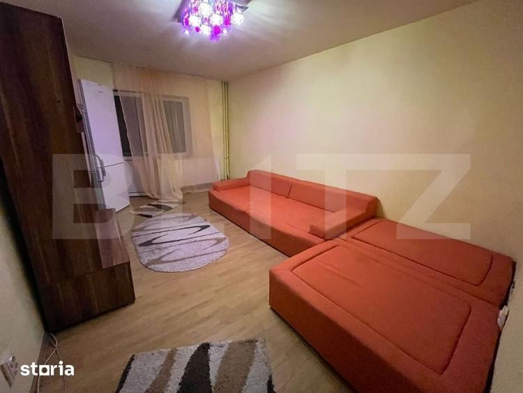 Apartament cu 3 camere semidecomandat în Micro 6