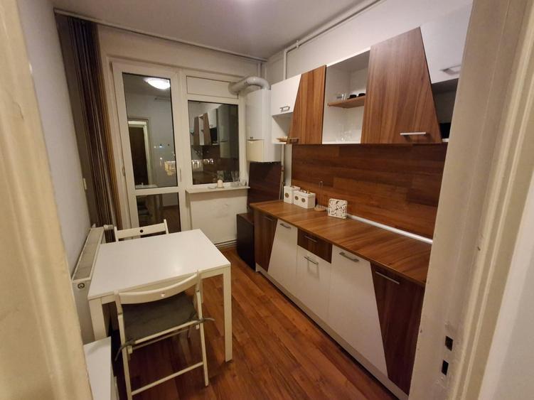 Apartament cu 2 camere semidecomandat, mobilat în Ultracentral