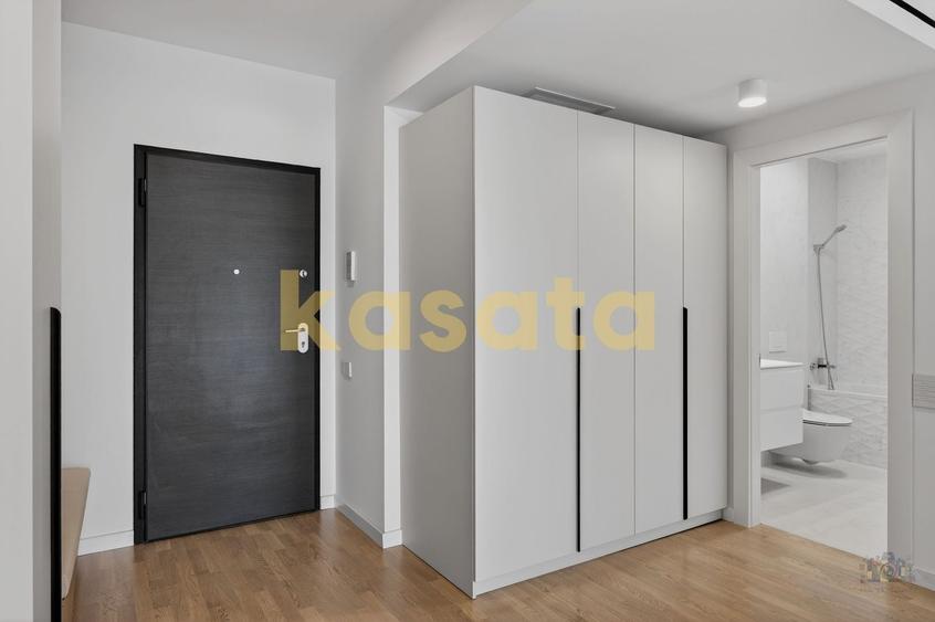 Apartament cu 4 camere semidecomandat, mobilat în Central