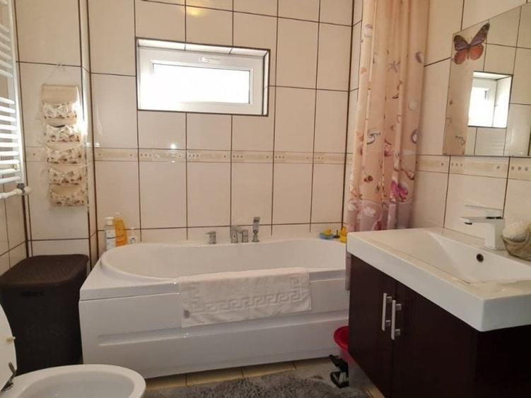 Casă individuală cu 4 camere cu Canalizare în Siderurgiștilor
