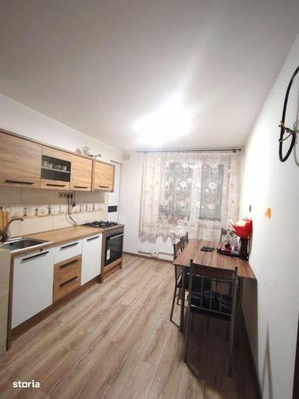 Apartament cu 3 camere semidecomandat în Central