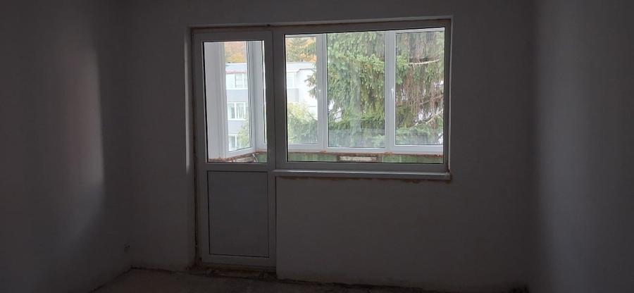 Apartament cu 3 camere semidecomandat în Astra