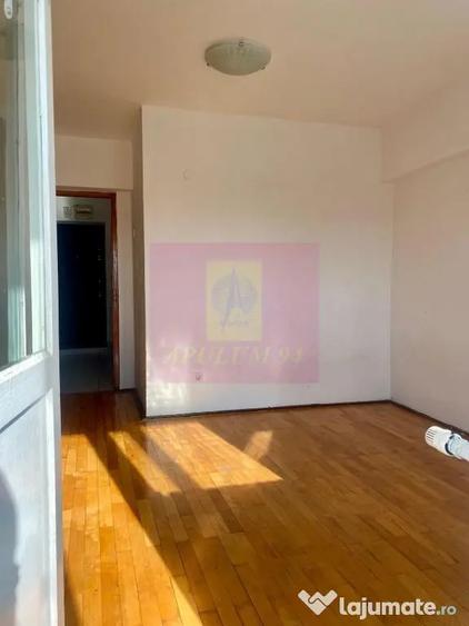 Apartament cu 4 camere decomandat, mobilat în Decebal