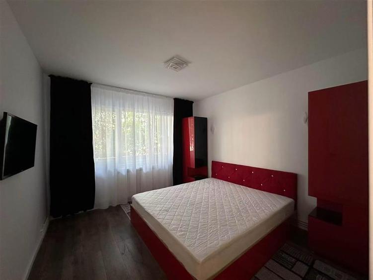 Apartament cu 2 camere semidecomandat în Podu Roș