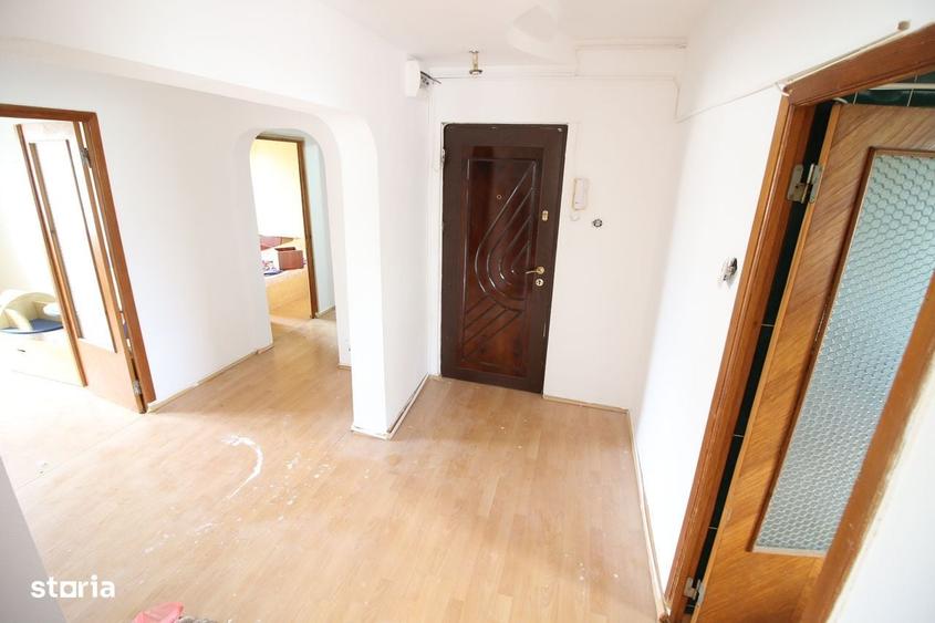 Apartament cu 4 camere decomandat în Micro 17