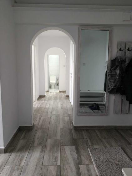 Apartament cu 3 camere decomandat în Micro 6