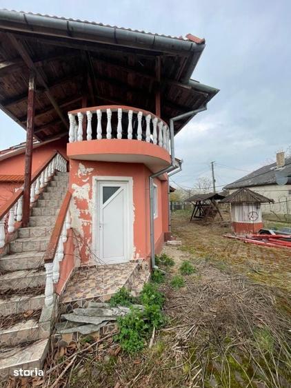 Casă cu 5 camere cu Teren 2270 Mp în Groși