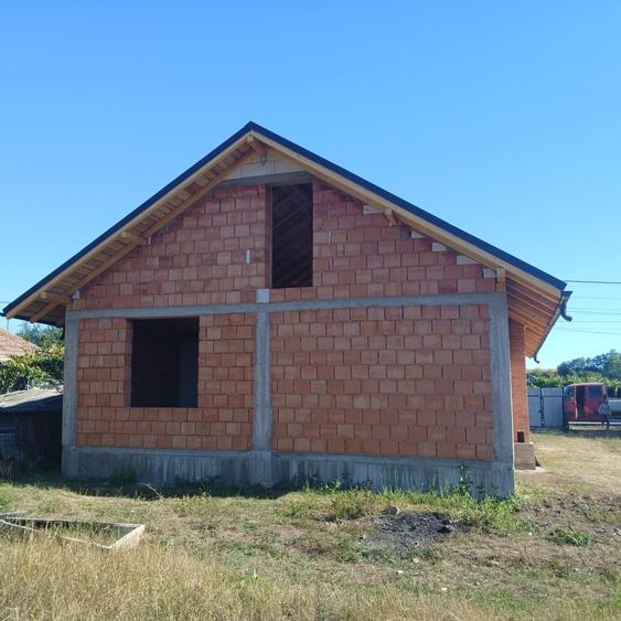 Casă cu 3 camere în Slobozia (Bara)