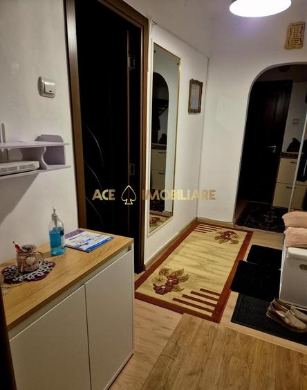 Apartament cu 3 camere semidecomandat, mobilat în Gorjului