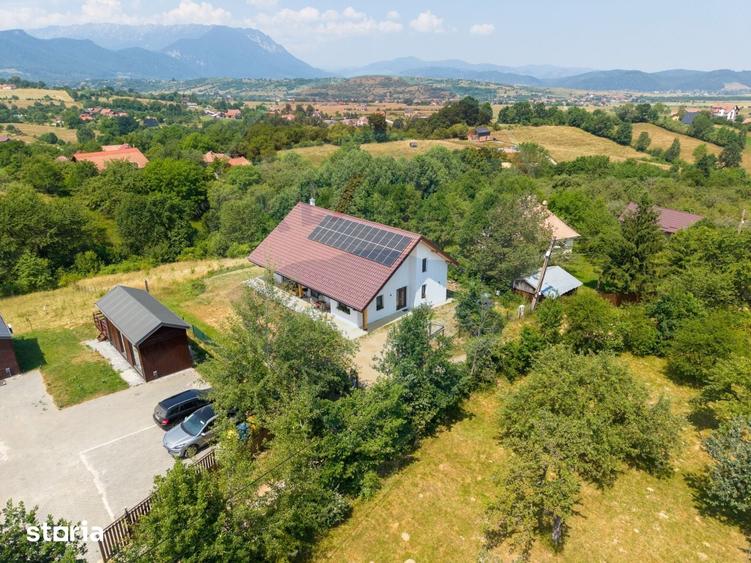 Casă cu 5 camere cu Teren 2481 Mp în Bran