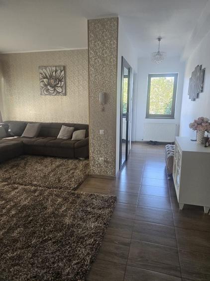 Casă cu 4 camere în Exterior Vest