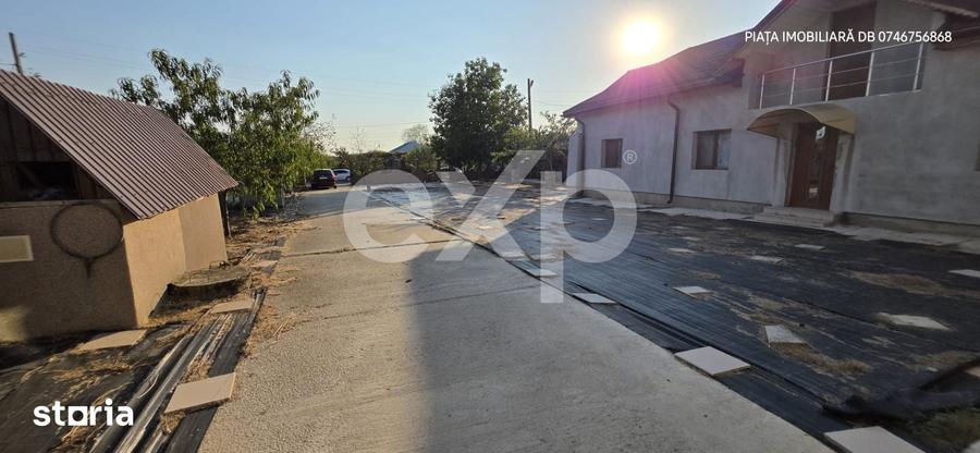 Casă cu 10 camere cu Teren 9800 Mp în Văcărești