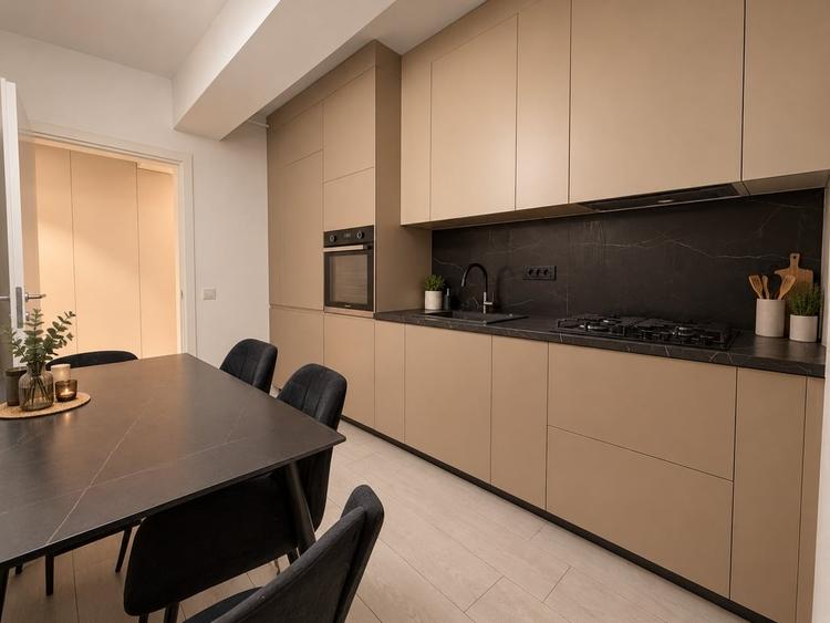 Apartament cu 4 camere decomandat în Berceni