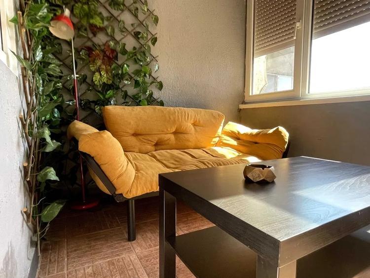 Apartament cu 3 camere decomandat, mobilat în P-ța Romană