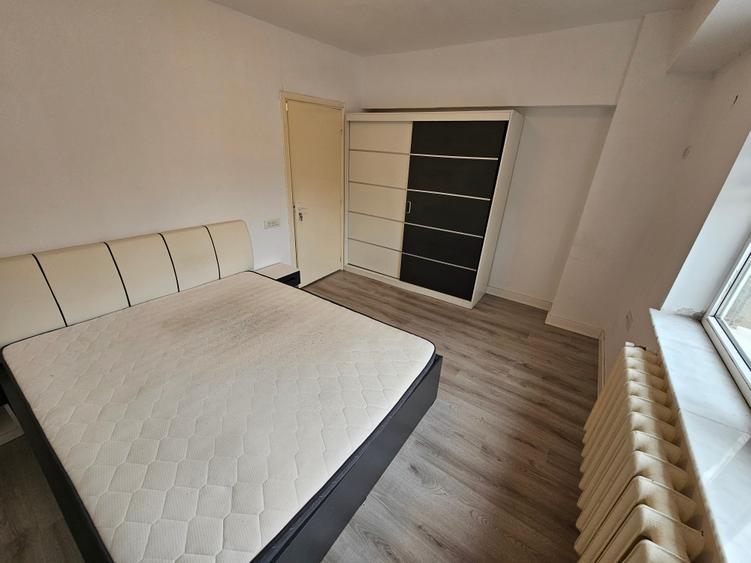 Apartament cu 3 camere semidecomandat, mobilat în Lujerului