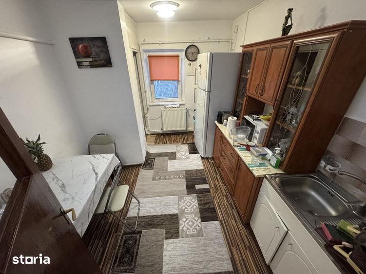 Apartament cu 3 camere decomandat în Central