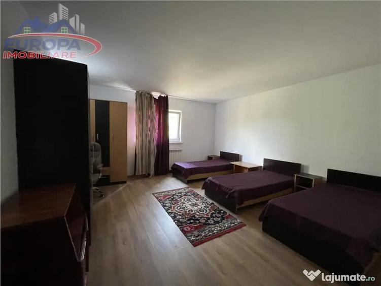 Casă cu 10 camere cu Teren 300 Mp în Dallas