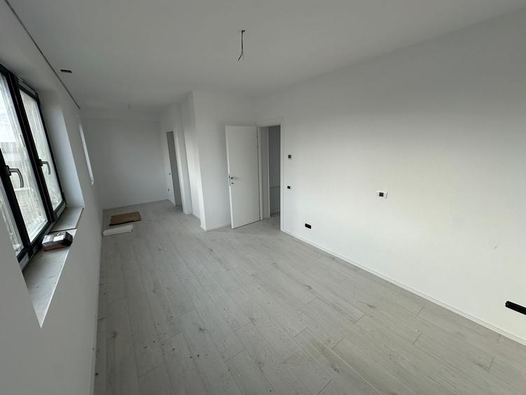 Duplex cu 5 camere cu Canalizare în Exterior Nord