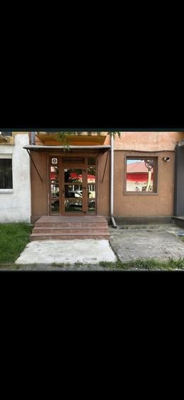 Spațiu comercial, de 35 mp, în Petros