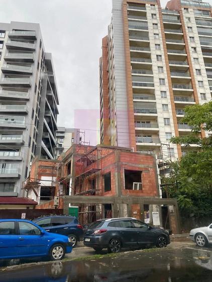 Casă cu 6 camere cu Teren 250 Mp în Vitan