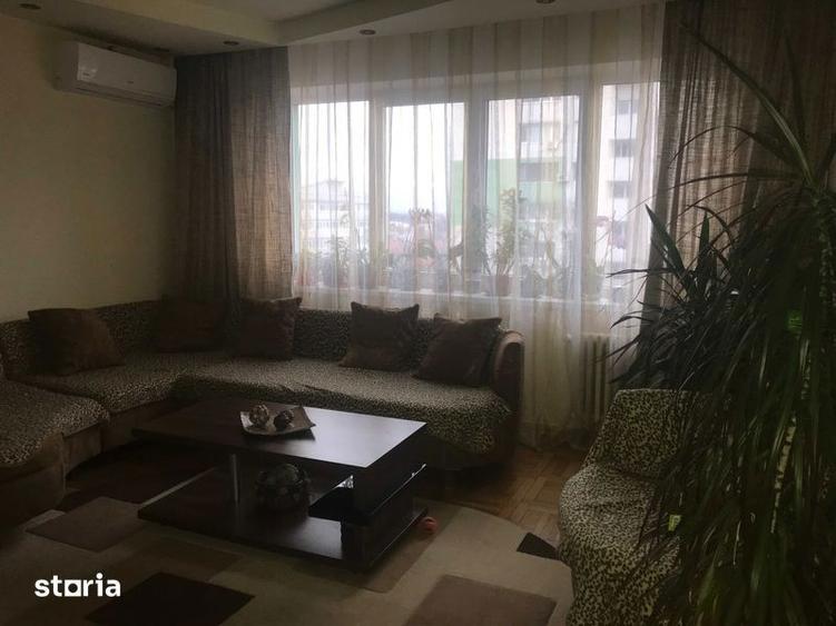 Apartament cu 3 camere semidecomandat, mobilat în 1 Mai