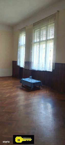 Casă cu 4 camere cu Teren 720 Mp în Central