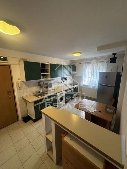 Apartament cu 3 camere decomandat, mobilat în Girocului