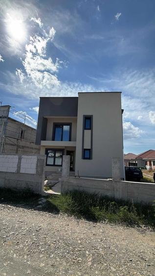 Casă cu 4 camere în Preajba