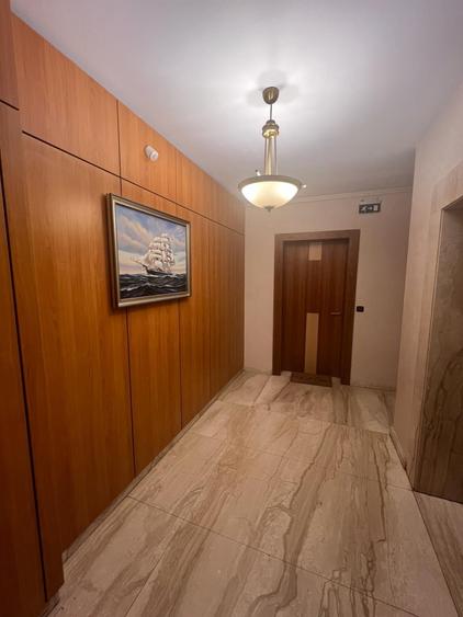 Apartament cu 4 camere decomandat în Primăverii
