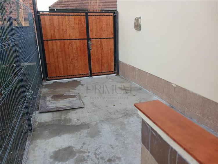 Duplex cu 4 camere cu Canalizare în Plopi