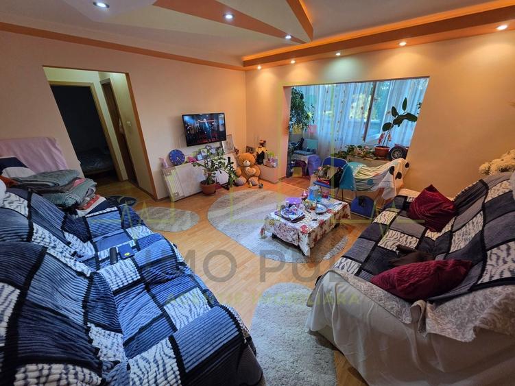 Apartament cu 3 camere semidecomandat în Șagului