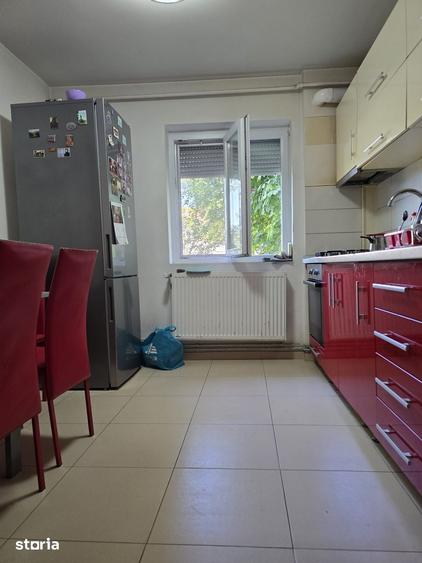 Apartament cu 3 camere semidecomandat în Circumvalațiunii
