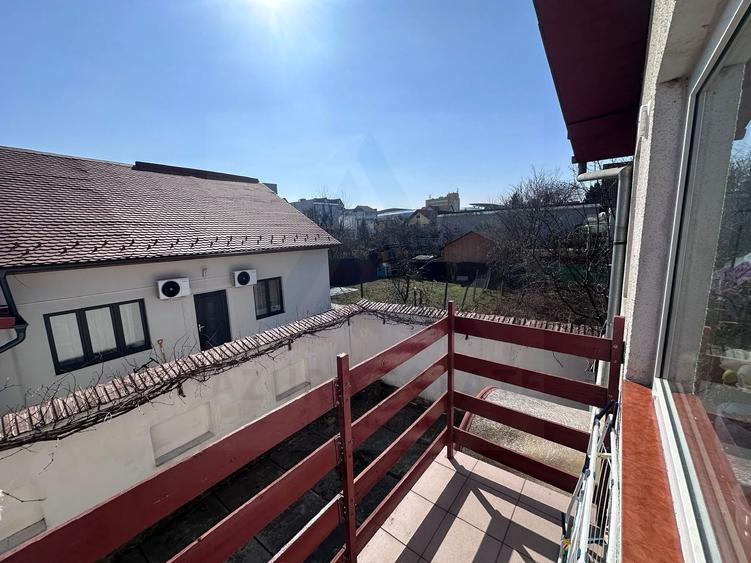 Apartament cu 3 camere decomandat, mobilat în Central