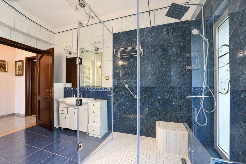 Casă individuală cu 6 camere cu Canalizare în Bucium