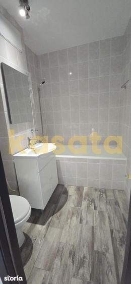 Apartament cu 3 camere decomandat în Tei