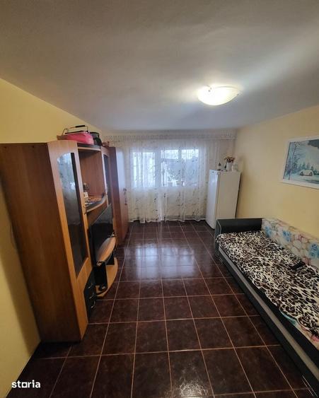 Apartament cu 3 camere decomandat în Mioriței