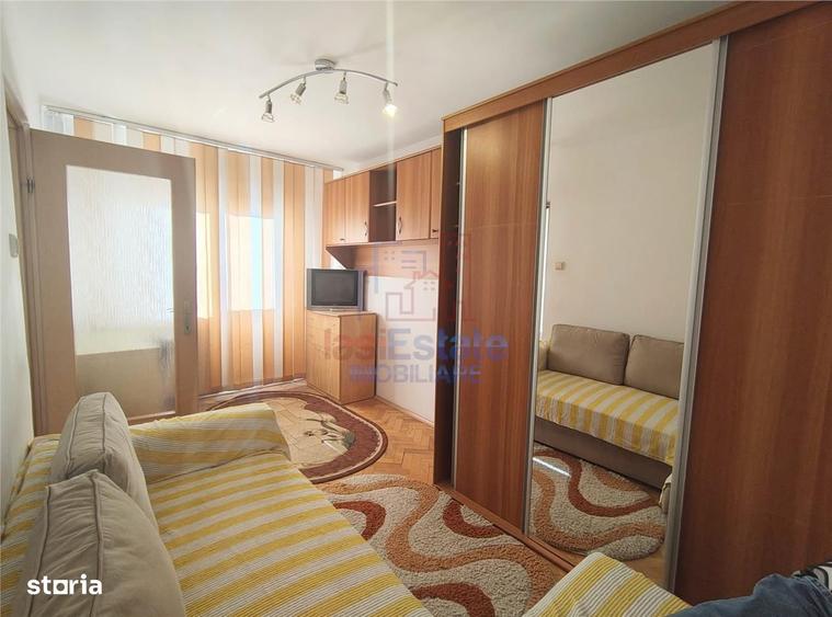 Apartament cu 3 camere semidecomandat în Alexandru cel Bun