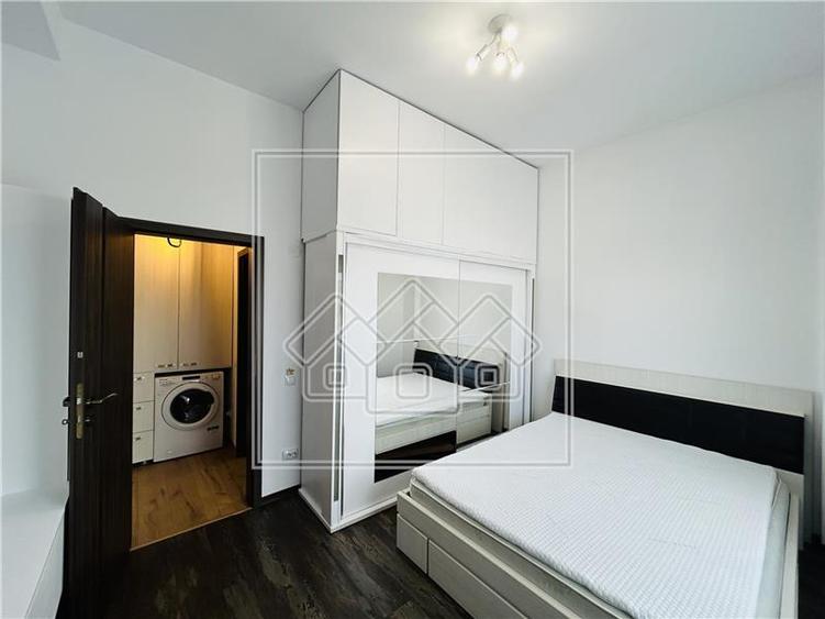 Apartament cu 4 camere nedecomandat în Exterior Sud